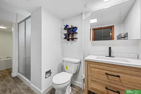 Bath - 11418 Pierce St, Omaha, NE 68144 photo 4 of 4