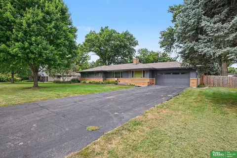 Exterior - 11418 Pierce St, Omaha, NE 68144 photo 2 of 4