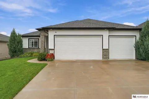 6310 Kelsey Ln, Lincoln, NE 68516