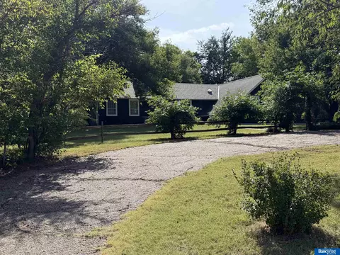Exterior - 1002 N E St, Fairfield, NE 68938 photo 38 of 41