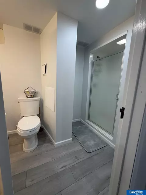 Bath - 1002 N E St, Fairfield, NE 68938 photo 7 of 8