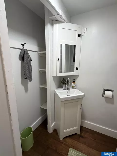Bath - 1002 N E St, Fairfield, NE 68938 photo 6 of 8