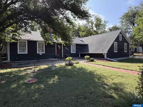 Exterior - 1002 N E St, Fairfield, NE 68938 photo 13 of 41