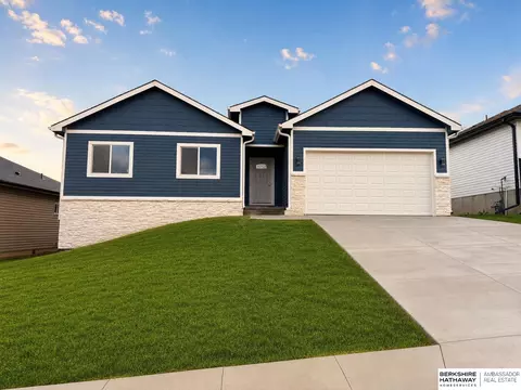 7702 S 33 Ave, Omaha, NE 68147