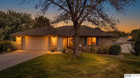 2360 Atwood Cir, Lincoln, NE 68521