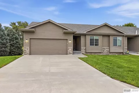 3034 Lakeside Dr, Plattsmouth, NE 68048