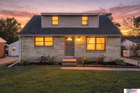 4117 Holly Rd, Lincoln, NE 68502