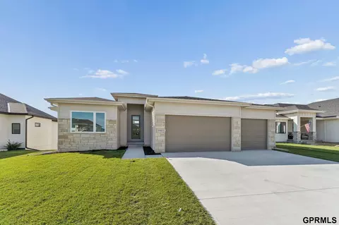 5540 N 213 Ave, Elkhorn, NE 68022