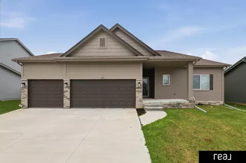 5216 Sheridan Rd, Papillion, NE 68133