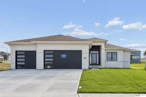 6227 N 210th St, Elkhorn, NE 68022