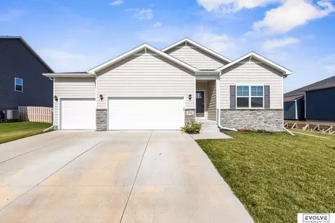 8506 S 63rd St, Papillion, NE 68157