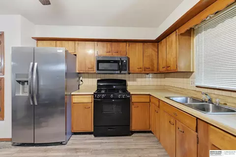 6606 Laurel St, Omaha, NE 68104