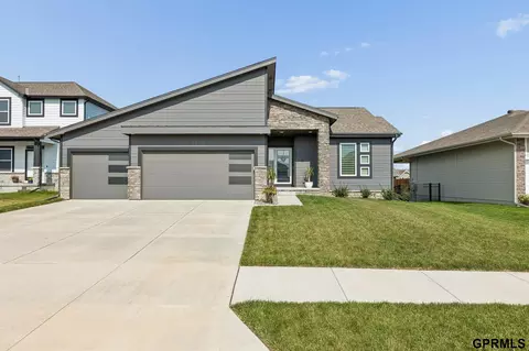 5113 N 209th Ave, Elkhorn, NE 68022