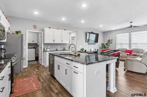5113 N 209th Ave, Elkhorn, NE 68022