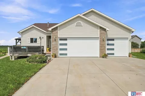 13420 Highlander Pl, Waverly, NE 68462