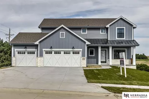 8966 Von St, Papillion, NE 68046