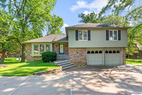 506 Dowding Ct, Bellevue, NE 68005