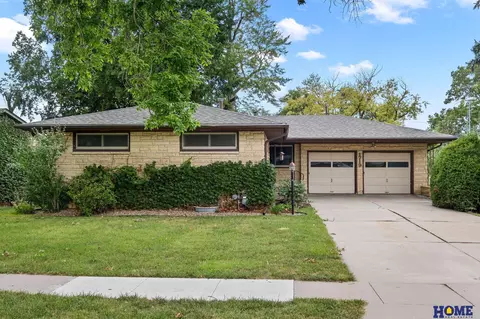1719 E Manor Dr, Lincoln, NE 68506