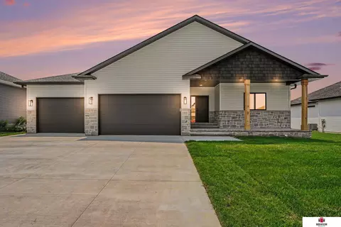 7315 Isidore Dr, Lincoln, NE 68516