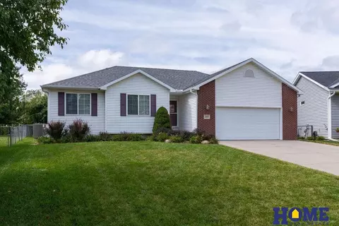 5425 W Greenfield St, Lincoln, NE 68521