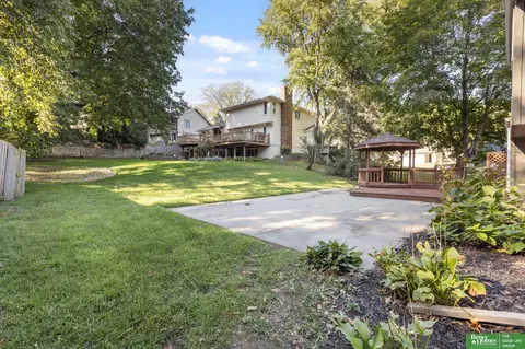 Exterior - 910 Wolf Ln, Bellevue, NE 68005 photo 10 of 10