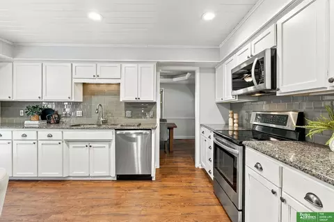 Kitchen - 910 Wolf Ln, Bellevue, NE 68005 photo 2 of 5