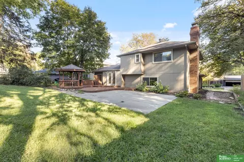 Exterior - 910 Wolf Ln, Bellevue, NE 68005 photo 9 of 10