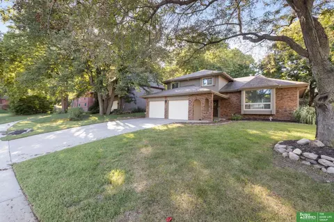 Exterior - 910 Wolf Ln, Bellevue, NE 68005 photo 3 of 10
