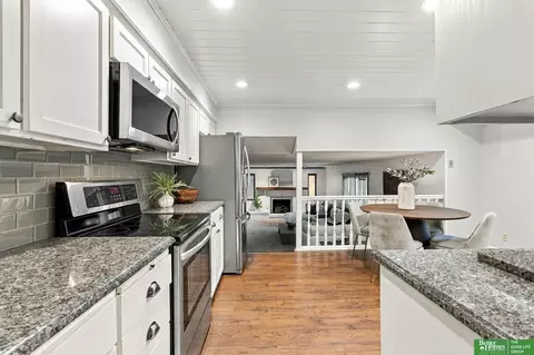 Kitchen - 910 Wolf Ln, Bellevue, NE 68005 photo 3 of 5