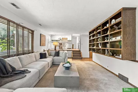 Living - 910 Wolf Ln, Bellevue, NE 68005 photo 7 of 10