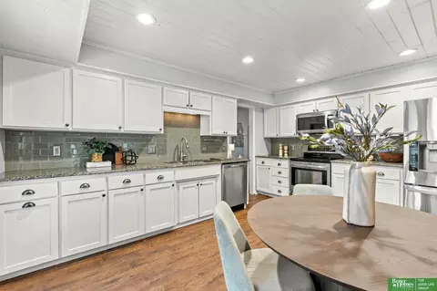 Kitchen - 910 Wolf Ln, Bellevue, NE 68005 photo 4 of 5