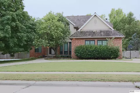 16623 Howard Cir, Omaha, NE 68118