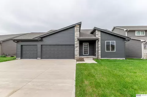 8954 S 21st St, Bellevue, NE 68147