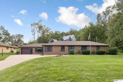2423 Fontanelle Blvd, Blair, NE 68008