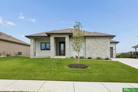 11715 S 119th St, Papillion, NE 68046