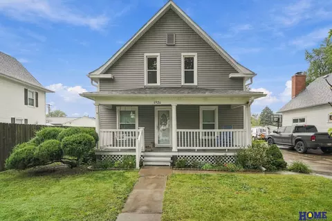 6926 Francis St, Lincoln, NE 68505