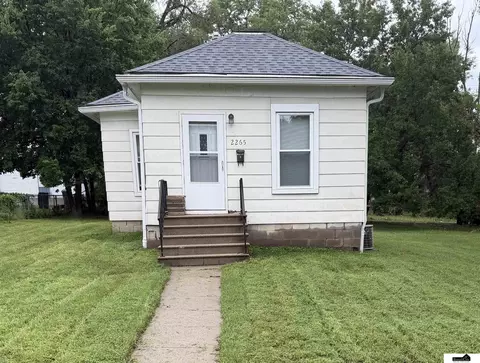 2265 Orchard St, Lincoln, NE 68503