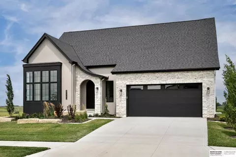 21112 Laurel Ave, Elkhorn, NE 68022