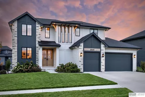 20545 Hartman Ave, Elkhorn, NE 68022