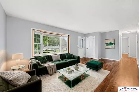 203 E 7th St, Papillion, NE 68046