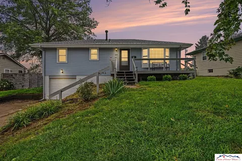 203 E 7th St, Papillion, NE 68046