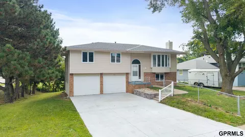 5235 N 96th St, Omaha, NE 68134