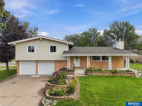 930 E Sanborn Dr, Lincoln, NE 68505