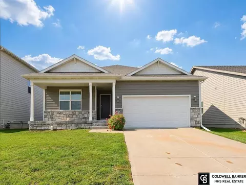 4452 Leawood Dr, Bellevue, NE 68123
