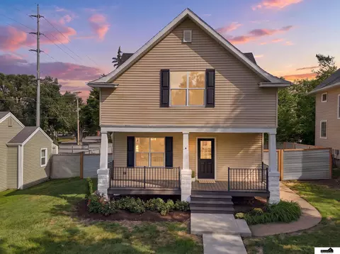 5610 Walker Ave, Lincoln, NE 68507