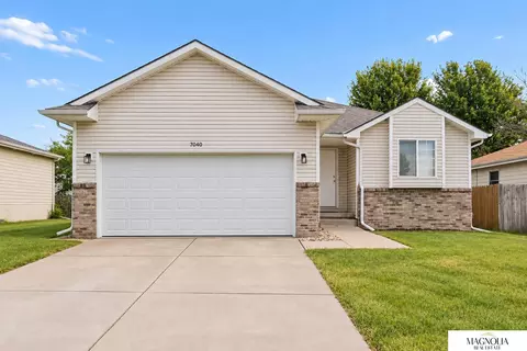 7040 Whitewater Ln, Lincoln, NE 68521