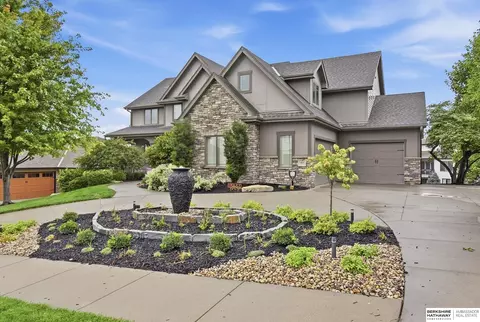 18664 Oregon Cir, Elkhorn, NE 68022