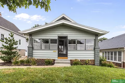 4811 Pierce St, Omaha, NE 68106