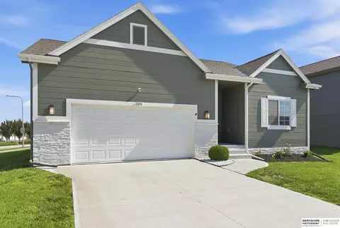 21214 Polk St, Elkhorn, NE 68022