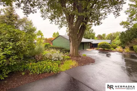 8721 Capitol Ave, Omaha, NE 68114